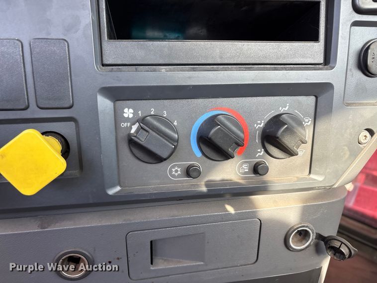 image for item YA2289 2016 Mack CXU613 semi truck