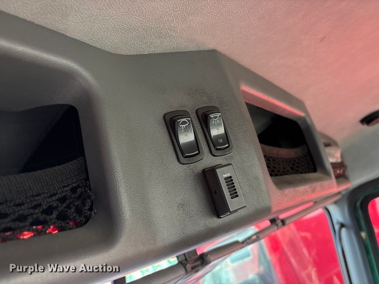 image for item YA2289 2016 Mack CXU613 semi truck