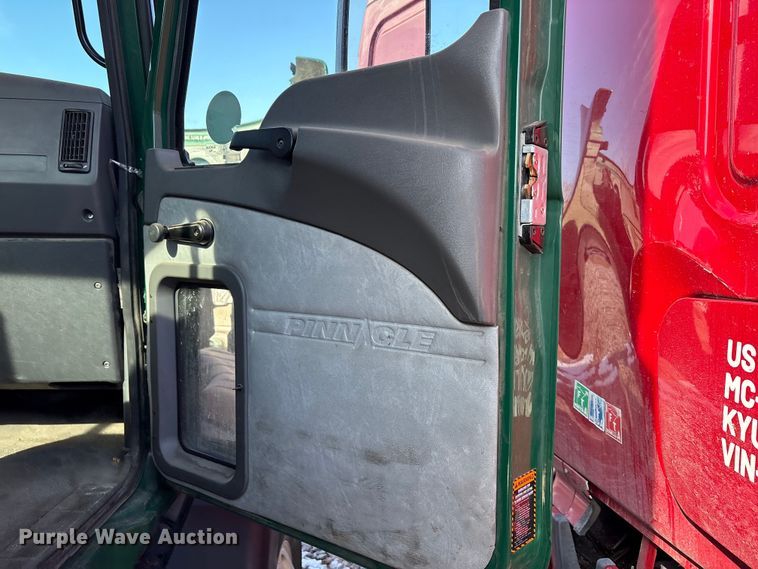 image for item YA2289 2016 Mack CXU613 semi truck