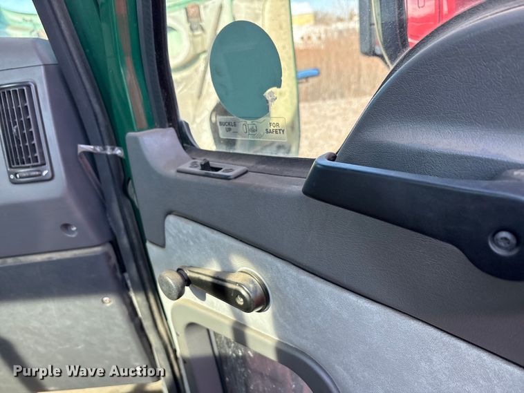 image for item YA2289 2016 Mack CXU613 semi truck