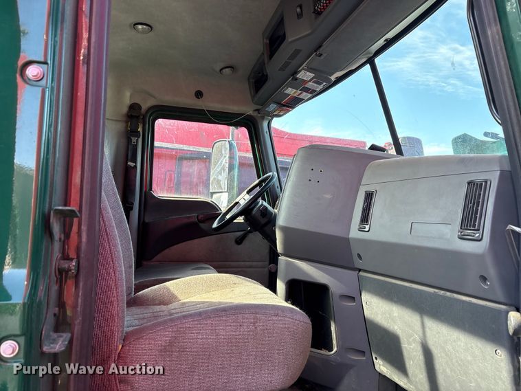 image for item YA2289 2016 Mack CXU613 semi truck