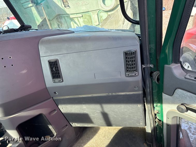 image for item YA2289 2016 Mack CXU613 semi truck