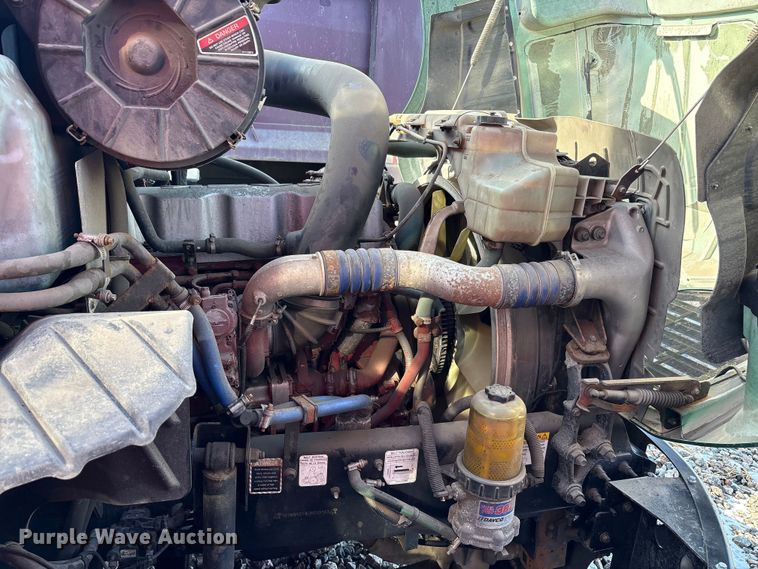 image for item YA2289 2016 Mack CXU613 semi truck