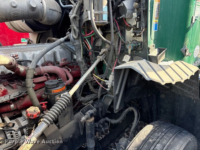 image for item YA2289 2016 Mack CXU613 semi truck