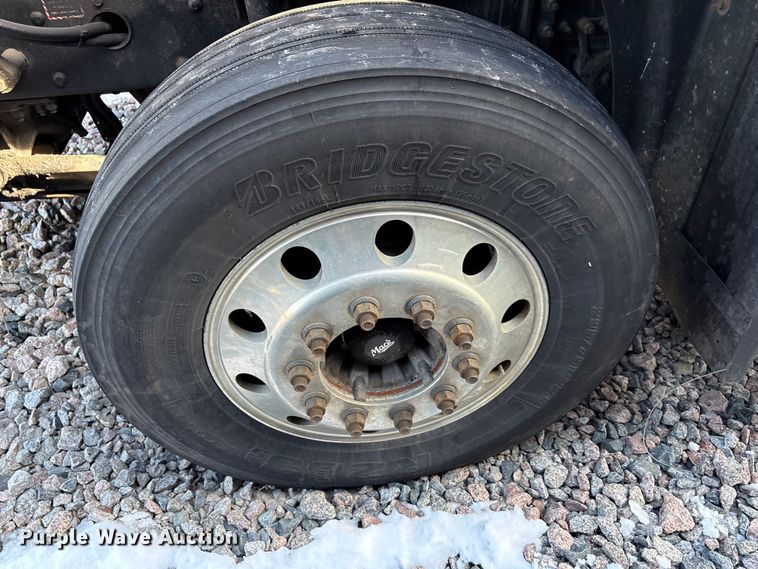 image for item YA2289 2016 Mack CXU613 semi truck