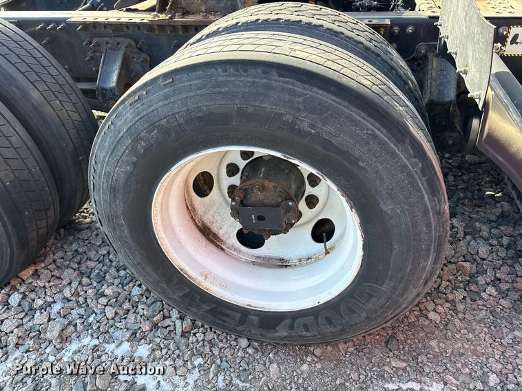 image for item YA2289 2016 Mack CXU613 semi truck