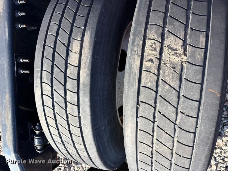 image for item YA2289 2016 Mack CXU613 semi truck