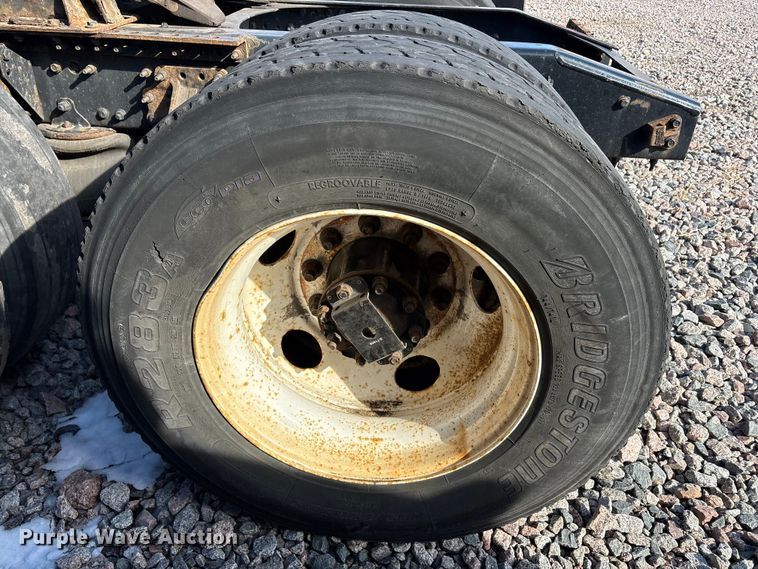 image for item YA2289 2016 Mack CXU613 semi truck