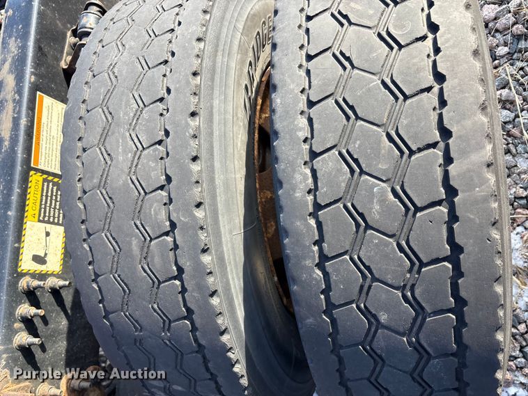 image for item YA2289 2016 Mack CXU613 semi truck