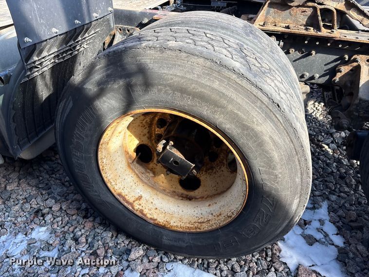 image for item YA2289 2016 Mack CXU613 semi truck