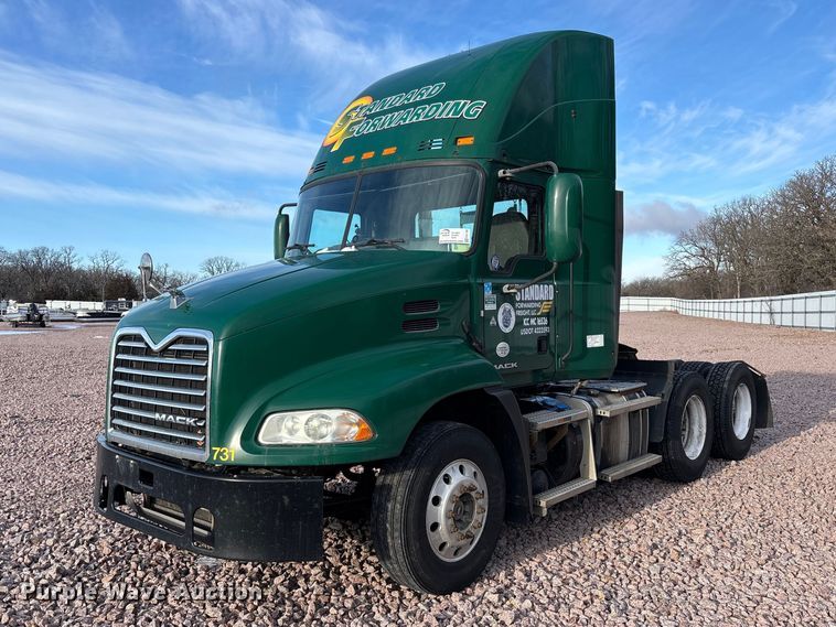 image for item YA2290 2016 Mack CXU613 semi truck