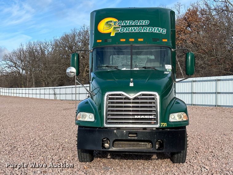image for item YA2290 2016 Mack CXU613 semi truck