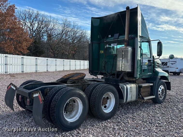 image for item YA2290 2016 Mack CXU613 semi truck