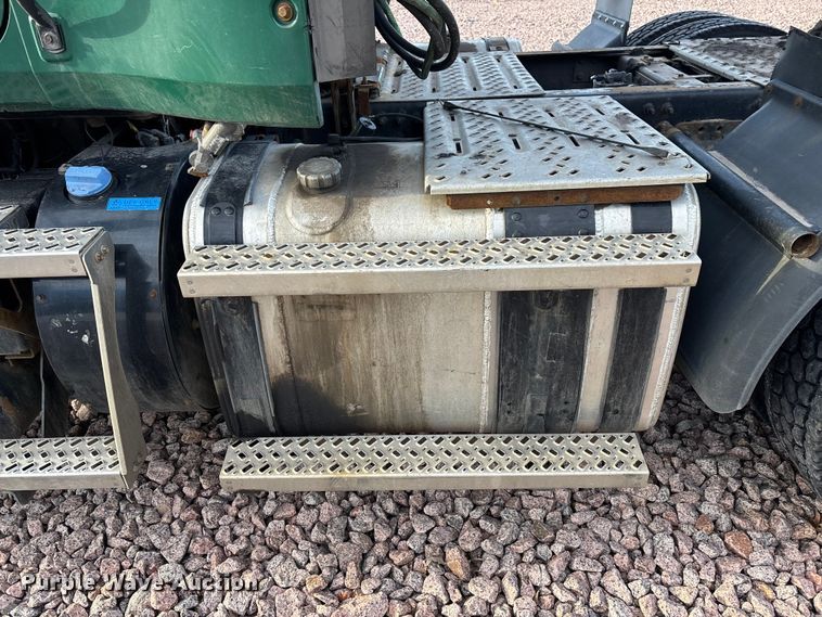 image for item YA2290 2016 Mack CXU613 semi truck