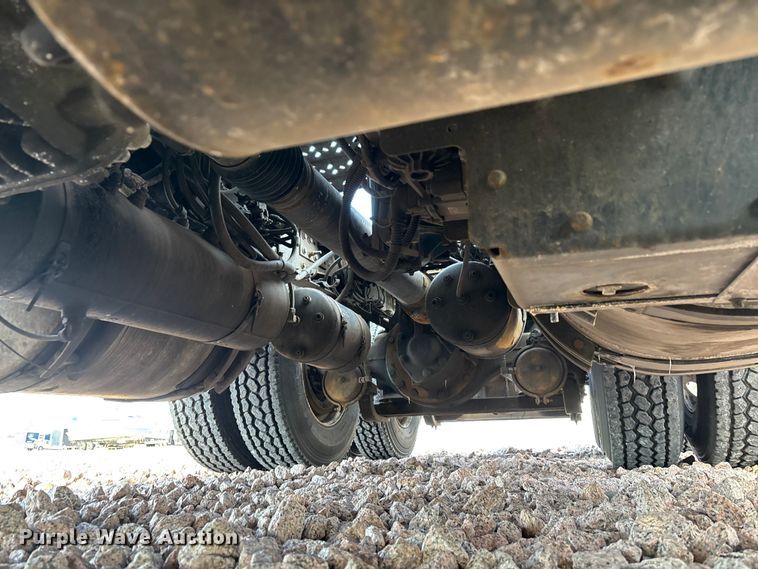 image for item YA2290 2016 Mack CXU613 semi truck