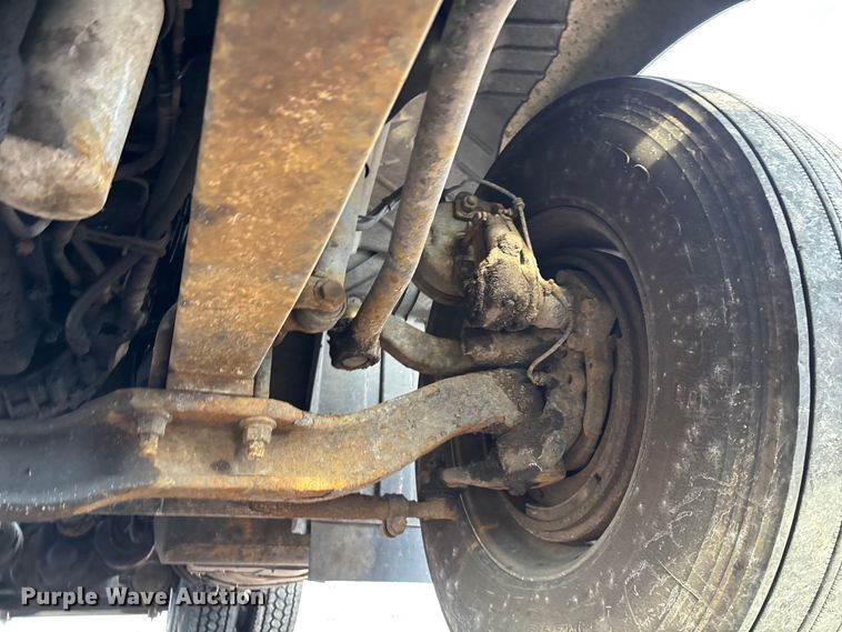 image for item YA2290 2016 Mack CXU613 semi truck