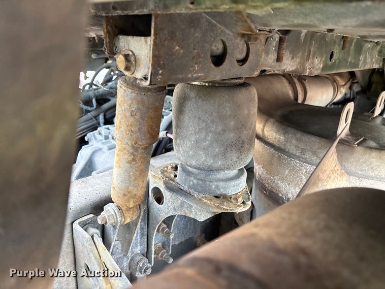 image for item YA2290 2016 Mack CXU613 semi truck