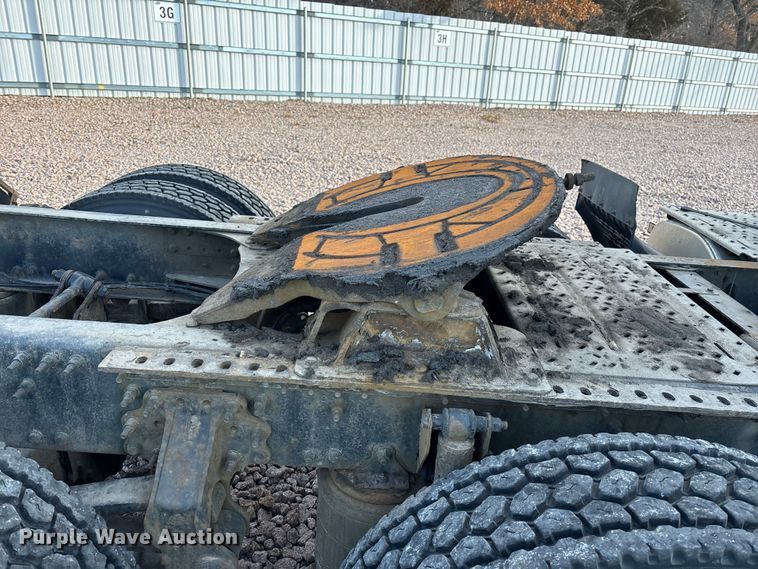 image for item YA2290 2016 Mack CXU613 semi truck