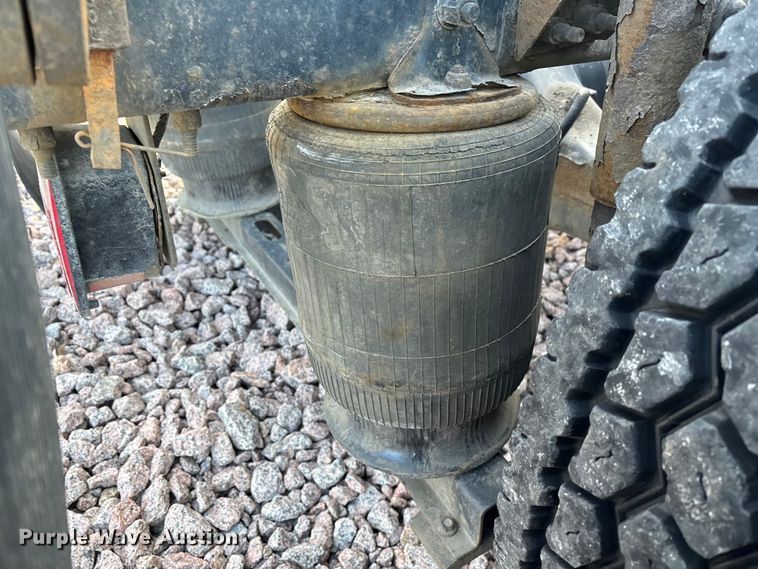 image for item YA2290 2016 Mack CXU613 semi truck