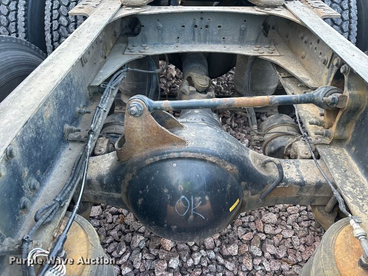 image for item YA2290 2016 Mack CXU613 semi truck