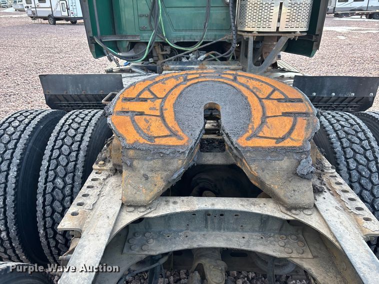 image for item YA2290 2016 Mack CXU613 semi truck