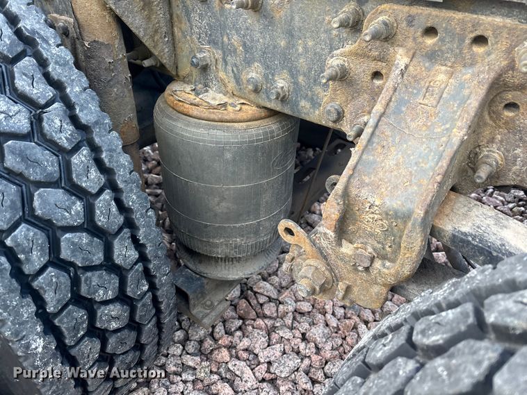 image for item YA2290 2016 Mack CXU613 semi truck