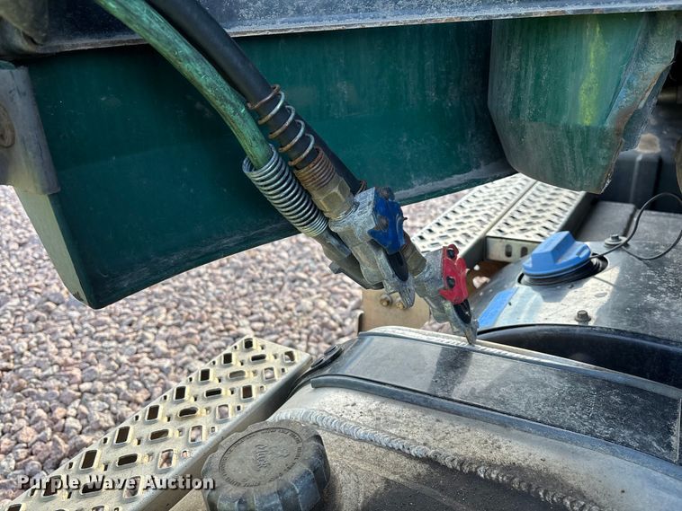 image for item YA2290 2016 Mack CXU613 semi truck