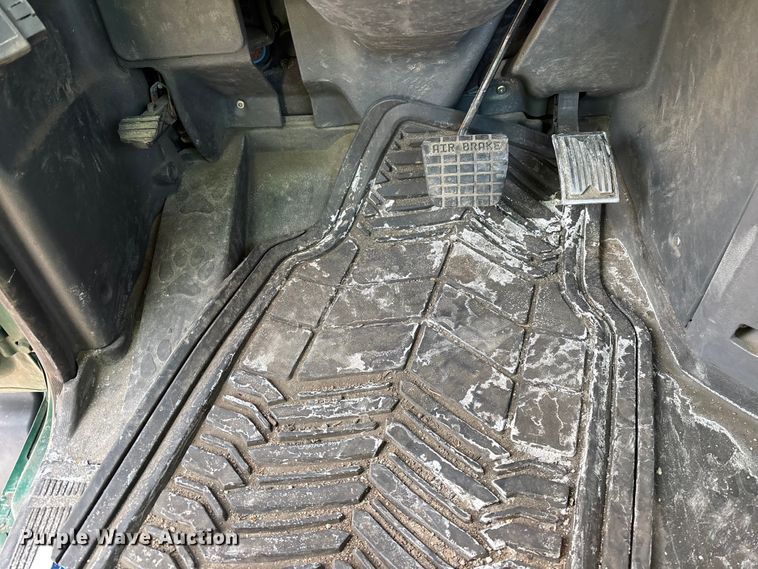 image for item YA2290 2016 Mack CXU613 semi truck