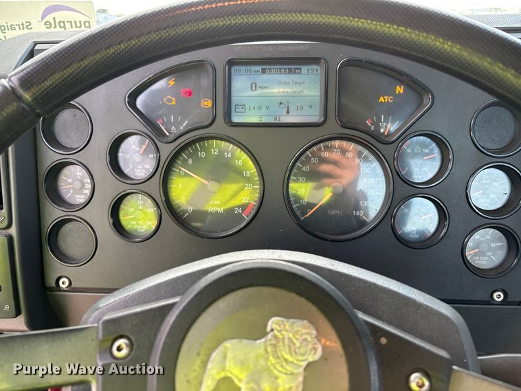 image for item YA2290 2016 Mack CXU613 semi truck