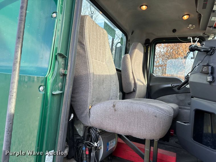 image for item YA2290 2016 Mack CXU613 semi truck