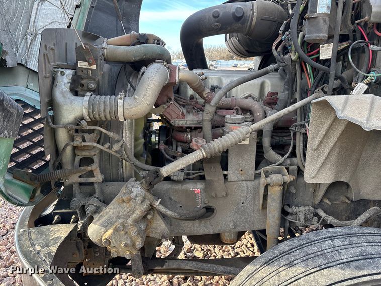 image for item YA2290 2016 Mack CXU613 semi truck