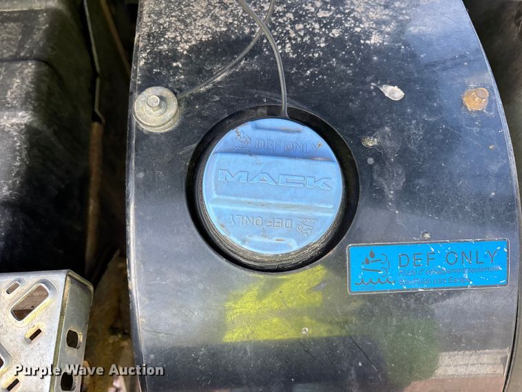 image for item YA2290 2016 Mack CXU613 semi truck