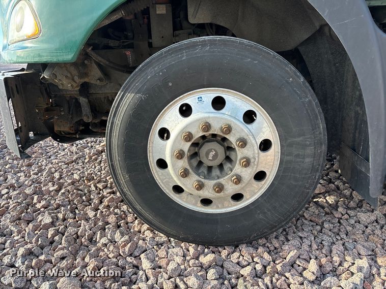 image for item YA2290 2016 Mack CXU613 semi truck