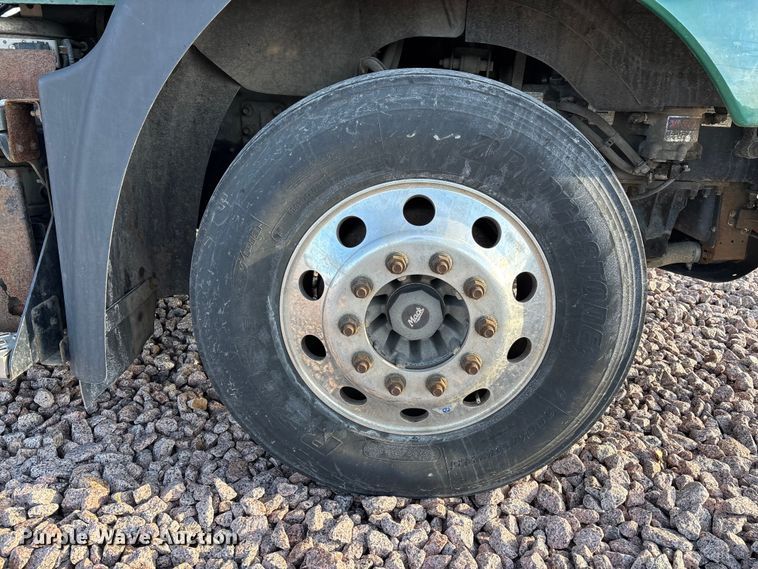 image for item YA2290 2016 Mack CXU613 semi truck