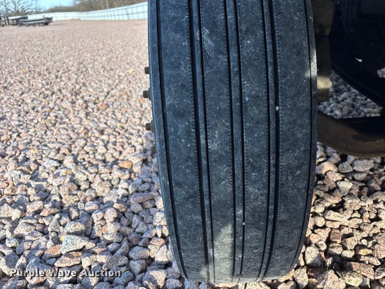 image for item YA2290 2016 Mack CXU613 semi truck