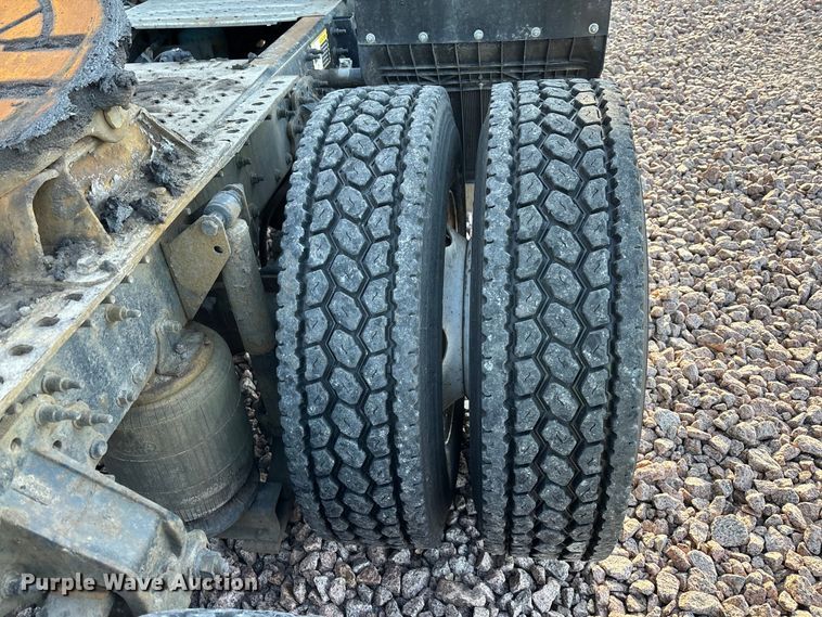 image for item YA2290 2016 Mack CXU613 semi truck