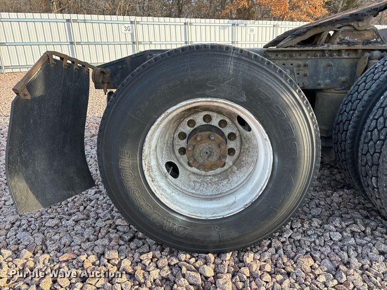 image for item YA2290 2016 Mack CXU613 semi truck