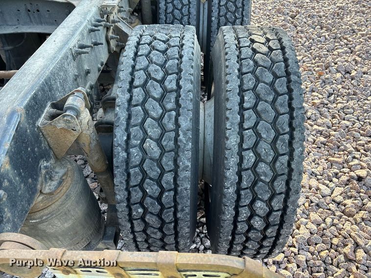 image for item YA2290 2016 Mack CXU613 semi truck