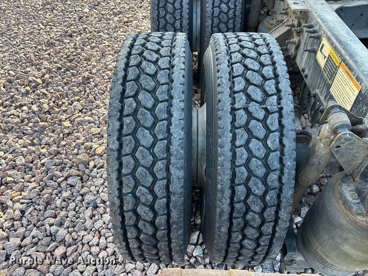 image for item YA2290 2016 Mack CXU613 semi truck