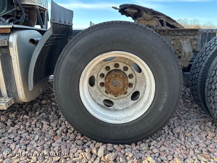 image for item YA2290 2016 Mack CXU613 semi truck