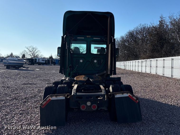 image for item YA2291 2017 Freightliner Cascadia 125 semi truck