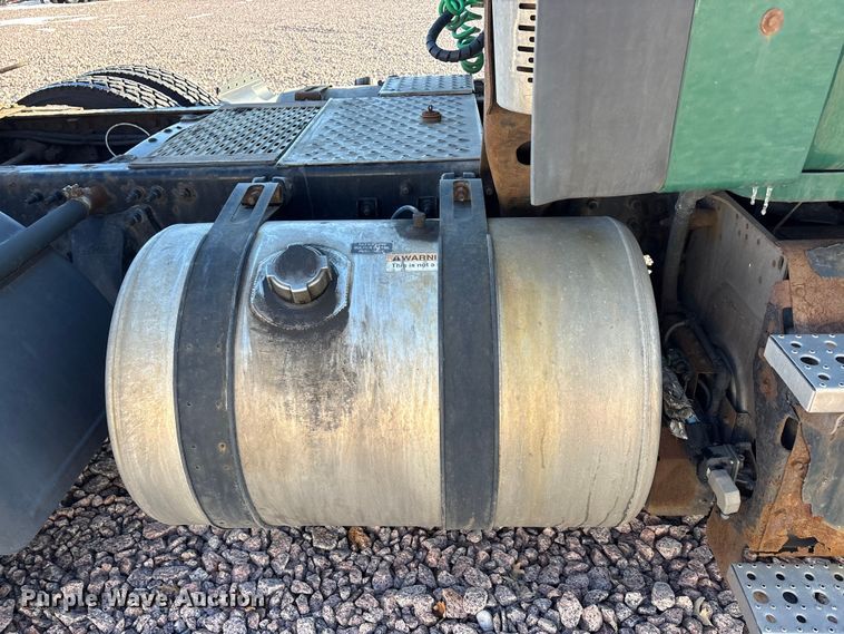 image for item YA2291 2017 Freightliner Cascadia 125 semi truck