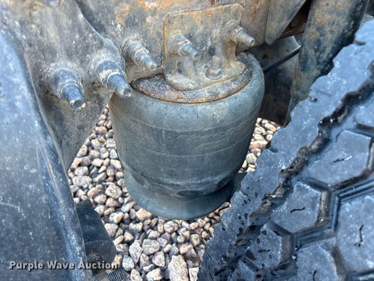 image for item YA2291 2017 Freightliner Cascadia 125 semi truck