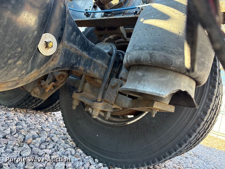 image for item YA2291 2017 Freightliner Cascadia 125 semi truck