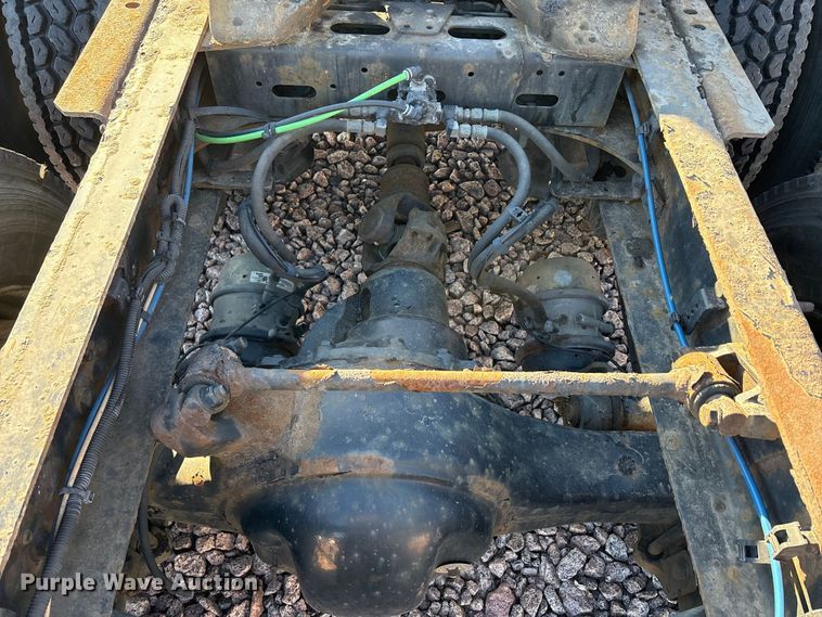 image for item YA2291 2017 Freightliner Cascadia 125 semi truck