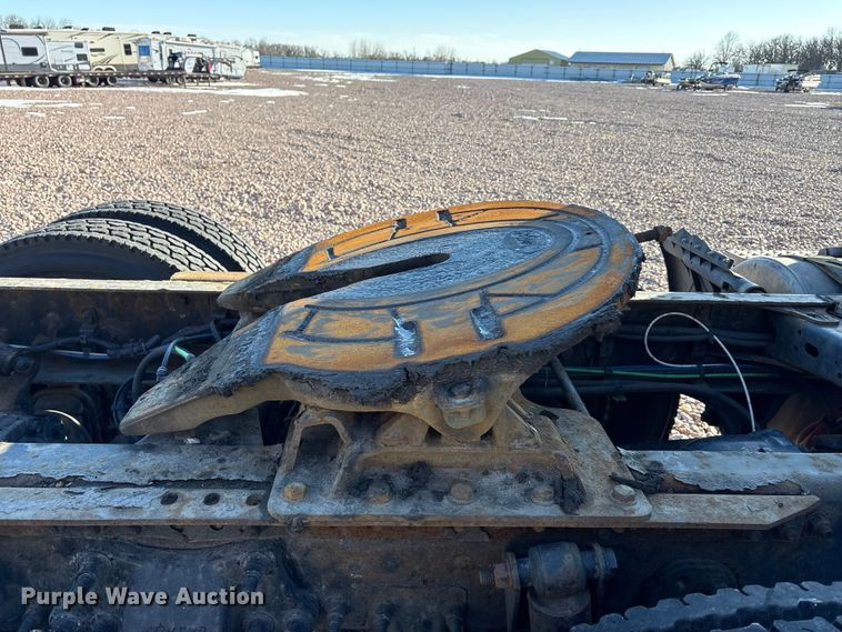 image for item YA2291 2017 Freightliner Cascadia 125 semi truck