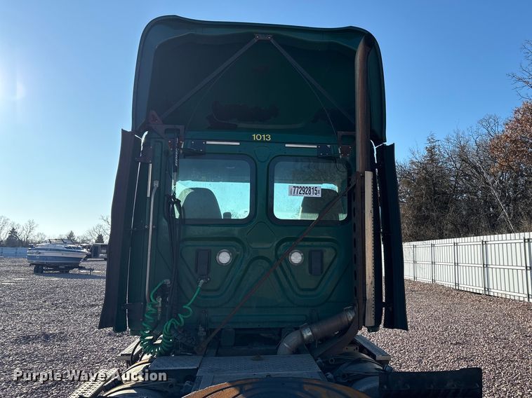 image for item YA2291 2017 Freightliner Cascadia 125 semi truck