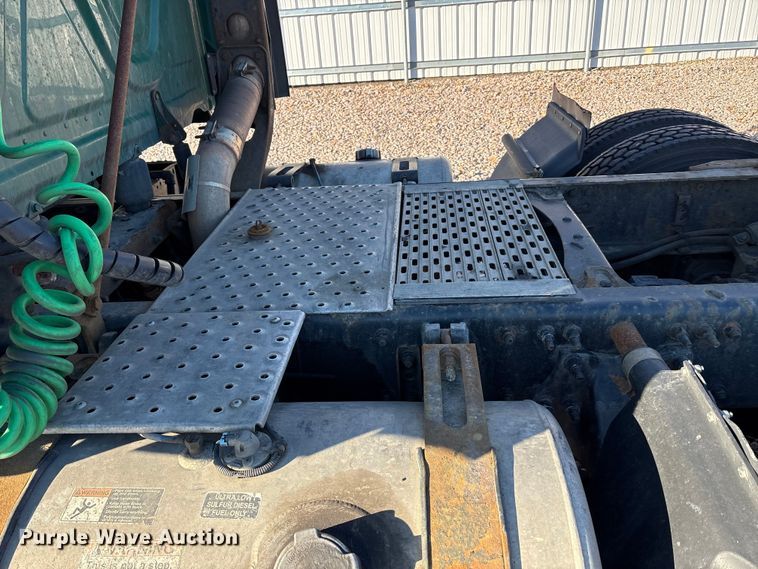 image for item YA2291 2017 Freightliner Cascadia 125 semi truck