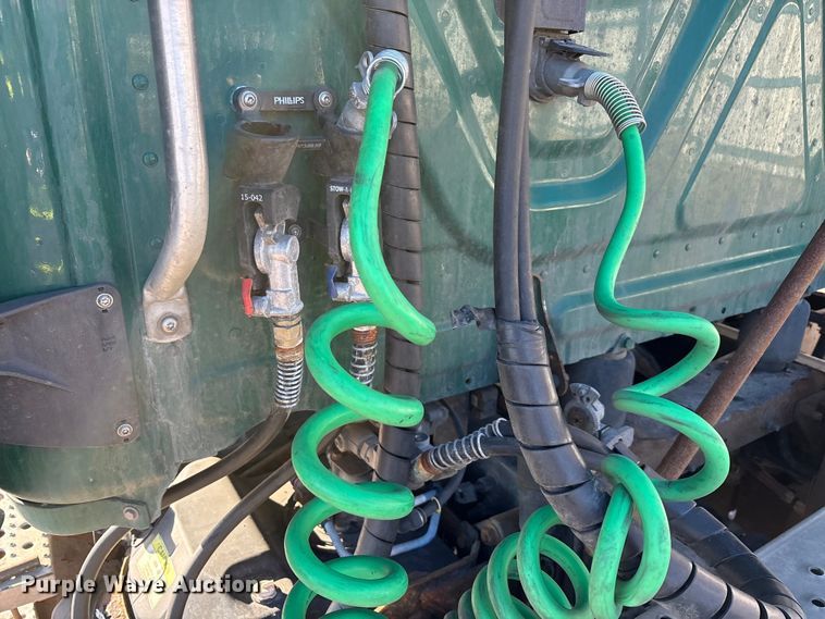 image for item YA2291 2017 Freightliner Cascadia 125 semi truck