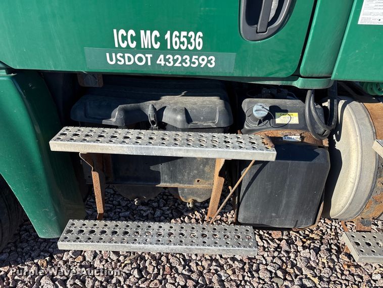 image for item YA2291 2017 Freightliner Cascadia 125 semi truck